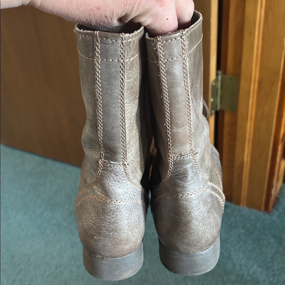 🎵These boots were made for walking 🎵 - Picture 11 of 15